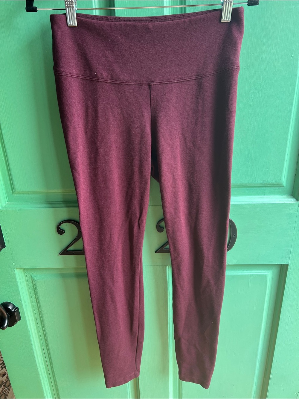 White House Black Market Runway Leggings in Deep Burgundy size 8